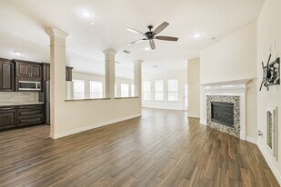 13731 Cypresswood Crossing Blvd in Houston, TX - Building Photo