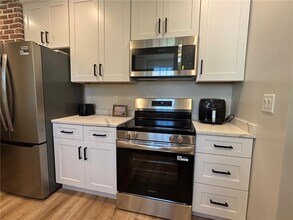 51 Lee Ave in Newport, RI - Building Photo - Building Photo