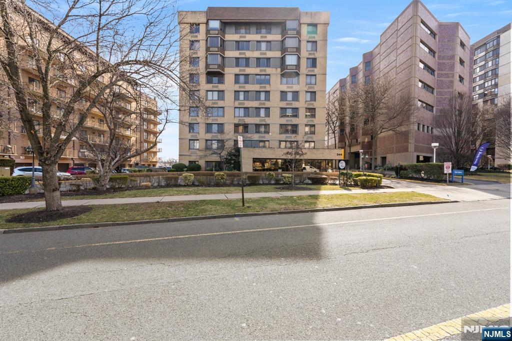 344 Prospect Ave in Hackensack, NJ - Building Photo