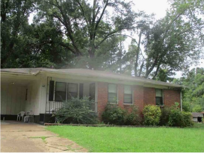 property at 1733 Carlyle Ave