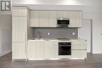 8 Cumberland St in Toronto, ON - Building Photo - Building Photo