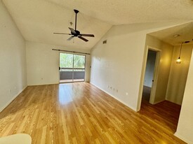 10265 Gandy Blvd N in St. Petersburg, FL - Building Photo - Building Photo