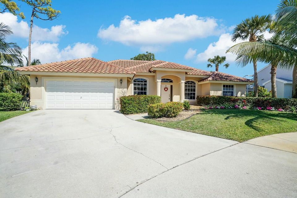 1030 Sweet Briar Pl in Wellington, FL - Building Photo