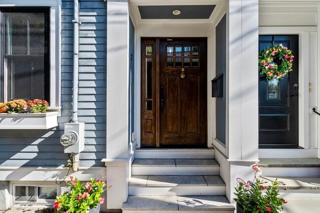 property at 2 Crystal Pl