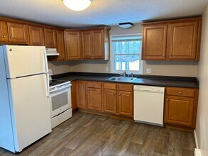 Pagewood Oval Apartments in Litchfield, NH - Foto de edificio - Building Photo
