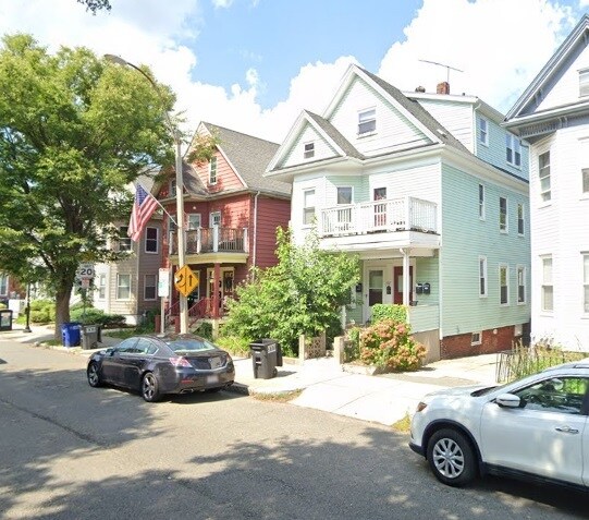 377 Highland Ave, Unit 1 in Somerville, MA - Building Photo