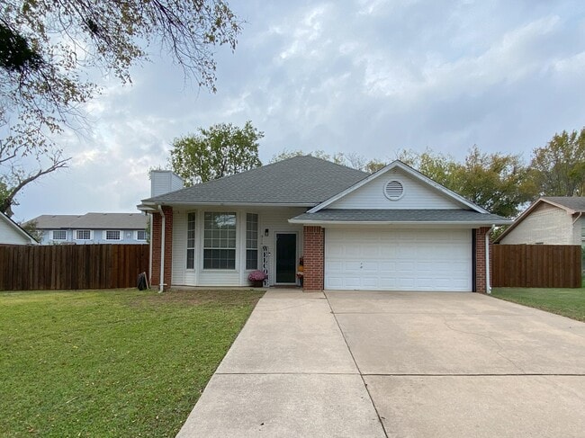 914 S Jefferson St in Pilot Point, TX - Building Photo - Building Photo