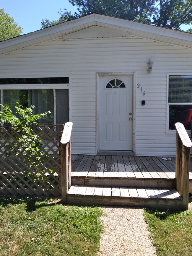 property at 216 S Pecan St