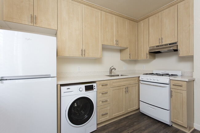 property at 4923 Saratoga Ave