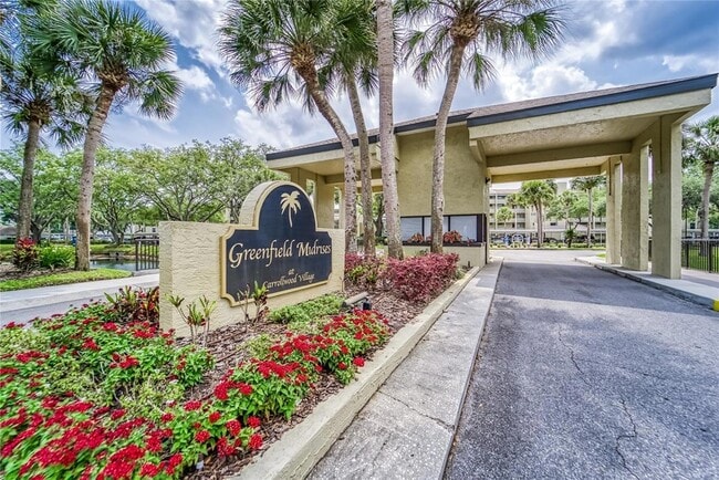 13618 Greenfield Dr, Unit 405 in Tampa, FL - Building Photo - Building Photo