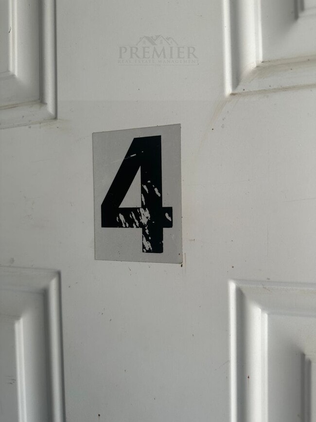 302 W Montgomery St in Odessa, MO - Building Photo - Building Photo