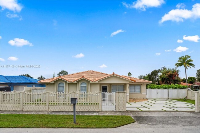 11380 SW 180th St in Miami, FL - Building Photo - Building Photo