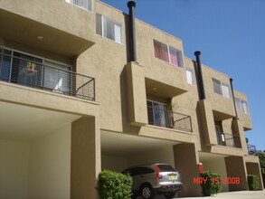 1733 Lucile Ave, Unit 5 in Los Angeles, CA - Foto de edificio - Building Photo