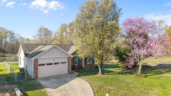 3100 Fairington Dr in Indian Trail, NC - Building Photo