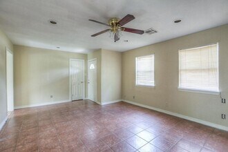9421 Sierra Dr in Houston, TX - Building Photo - Building Photo