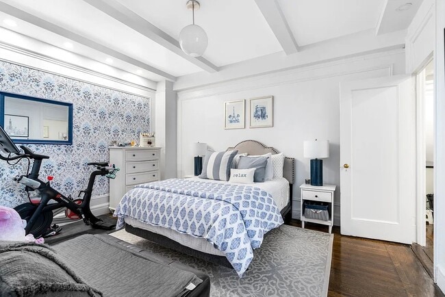 property at 157 E 72nd St