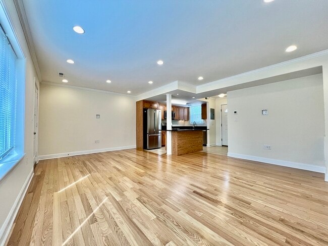 111 Independence Dr, Unit 111R