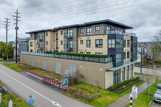 3018-3038 Arbutus St in Vancouver, BC - Building Photo - Building Photo