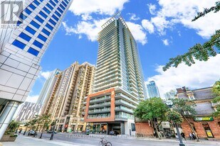 8 Mercer St in Toronto, ON - Building Photo