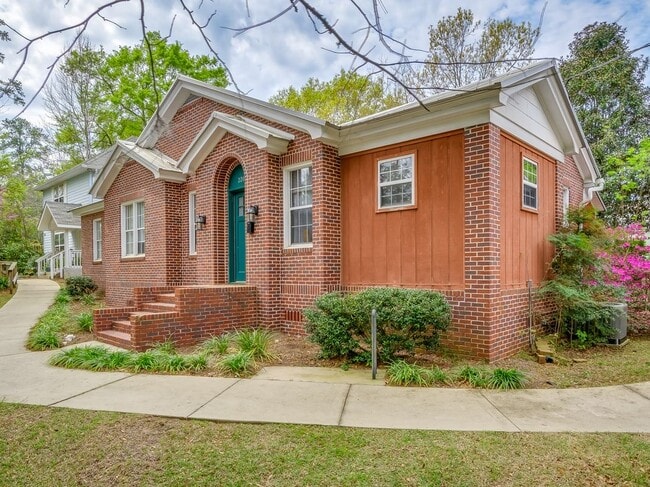 220 Rivoli Rd in Tallahassee, FL - Foto de edificio - Building Photo