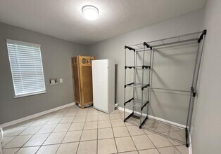 1324 W Walnut St in Springfield, MO - Building Photo - Building Photo