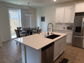 6390 E Meritage Dr in Fresno, CA - Foto de edificio - Building Photo