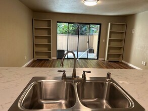 40 Arbor Ct in Cotati, CA - Building Photo - Building Photo