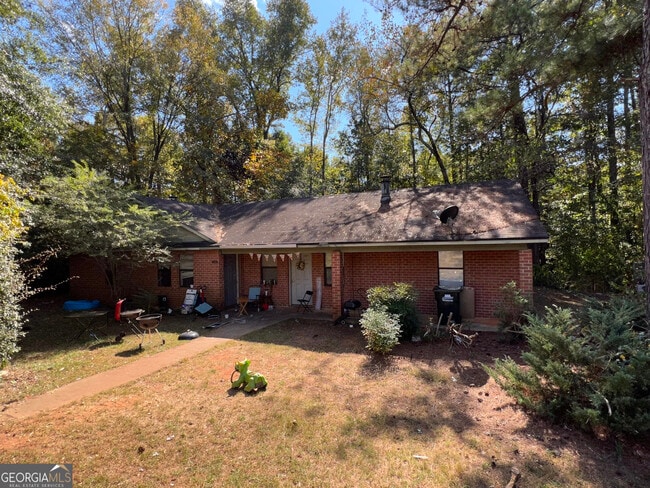 property at 175 W Paces Dr