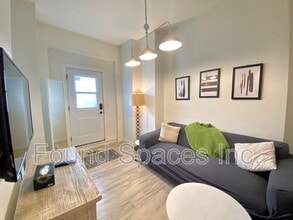 212 Wilson St in Hamilton, ON - Building Photo - Building Photo