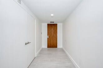 5001 Woodway Dr in Houston, TX - Foto de edificio - Building Photo