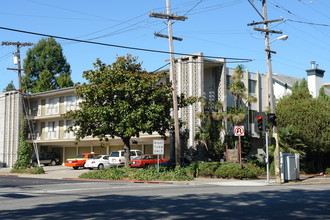 Hillside Manor Apartments in Burlingame, CA - Building Photo - Building Photo