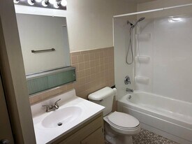 1401 S Driscoll St in Appleton, WI - Building Photo