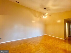 6502 Home Water Ct in Glen Burnie, MD - Foto de edificio - Building Photo