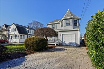 38 Thompson St in Milford, CT - Building Photo - Building Photo