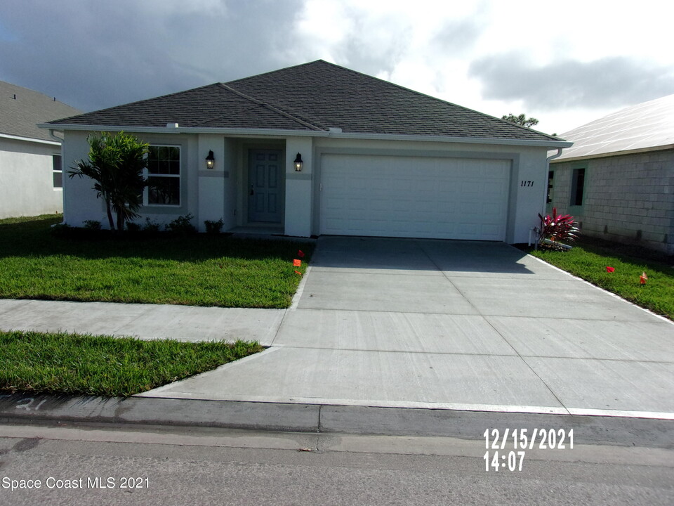 1171 Dania Cir in Palm Bay, FL - Building Photo