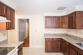 Summit Park in Hartford, CT - Building Photo - Building Photo