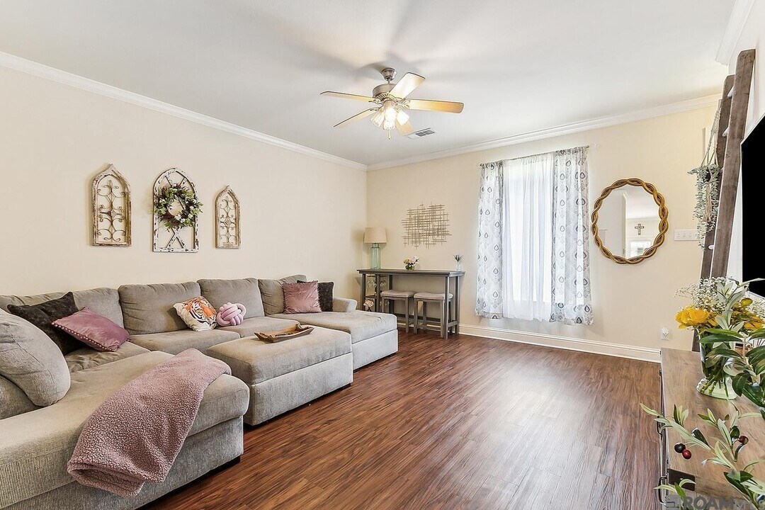 4000 Lake Beau Pre Blvd, Unit #136 in Baton Rouge, LA - Foto de edificio