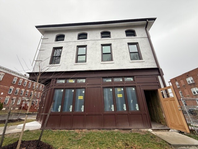 166 Ward St, Unit Commercial Spot in Hartford, CT - Building Photo