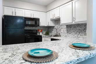 Carriage Hill Apartments in Phenix City, AL - Building Photo - Interior Photo