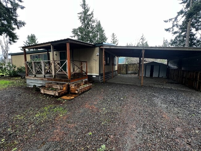 property at 8822 Holmquist Rd SE