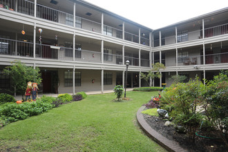 Serenity at Briarcrest - 55+ Senior Living in Bryan, TX - Building Photo - Building Photo