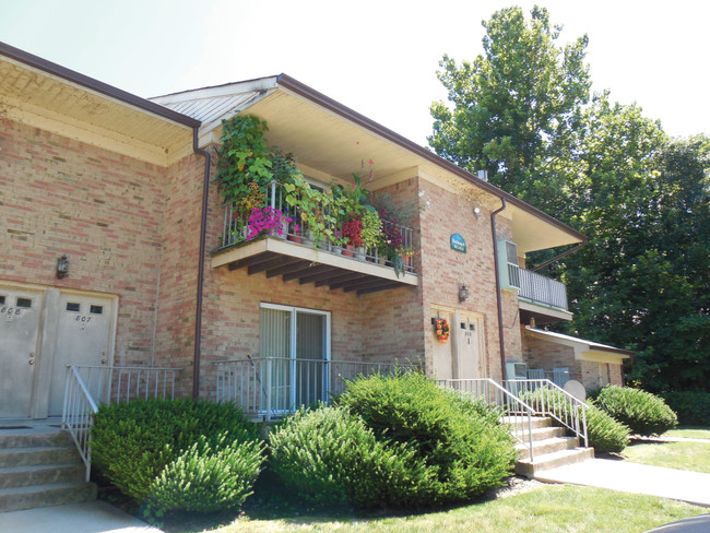 River's Edge Apartments in Ewing, NJ - Foto de edificio - Building Photo