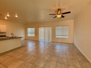 422 Larksong Avenue in Henderson, NV - Building Photo - Building Photo
