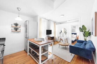 139 Christopher St in New York, NY - Building Photo - Building Photo