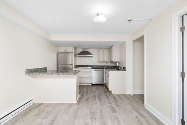 288 Main St in Melrose, MA - Foto de edificio - Building Photo