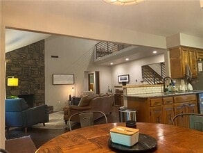 1524 N Crossover Rd in Fayetteville, AR - Building Photo - Building Photo