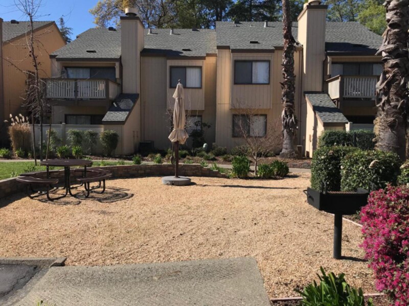 508 Woodside Oaks in Sacramento, CA - Building Photo