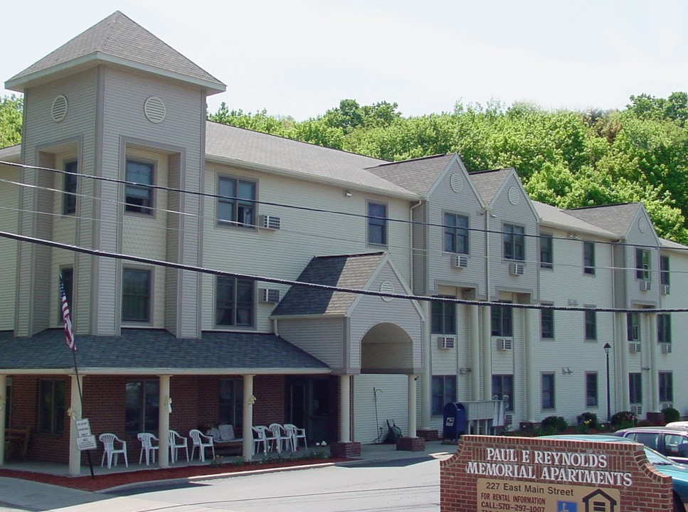 Paul E. Reynolds in Troy, PA - Building Photo