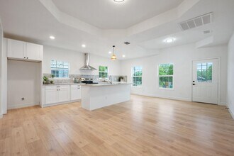 2035 Martin Luther King Dr in San Antonio, TX - Building Photo - Building Photo