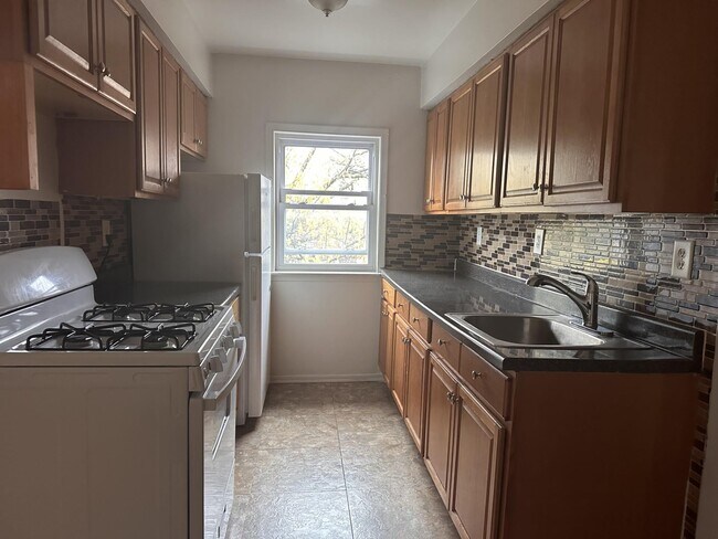 133 Dubois Ave in Valley Stream, NY - Building Photo - Building Photo